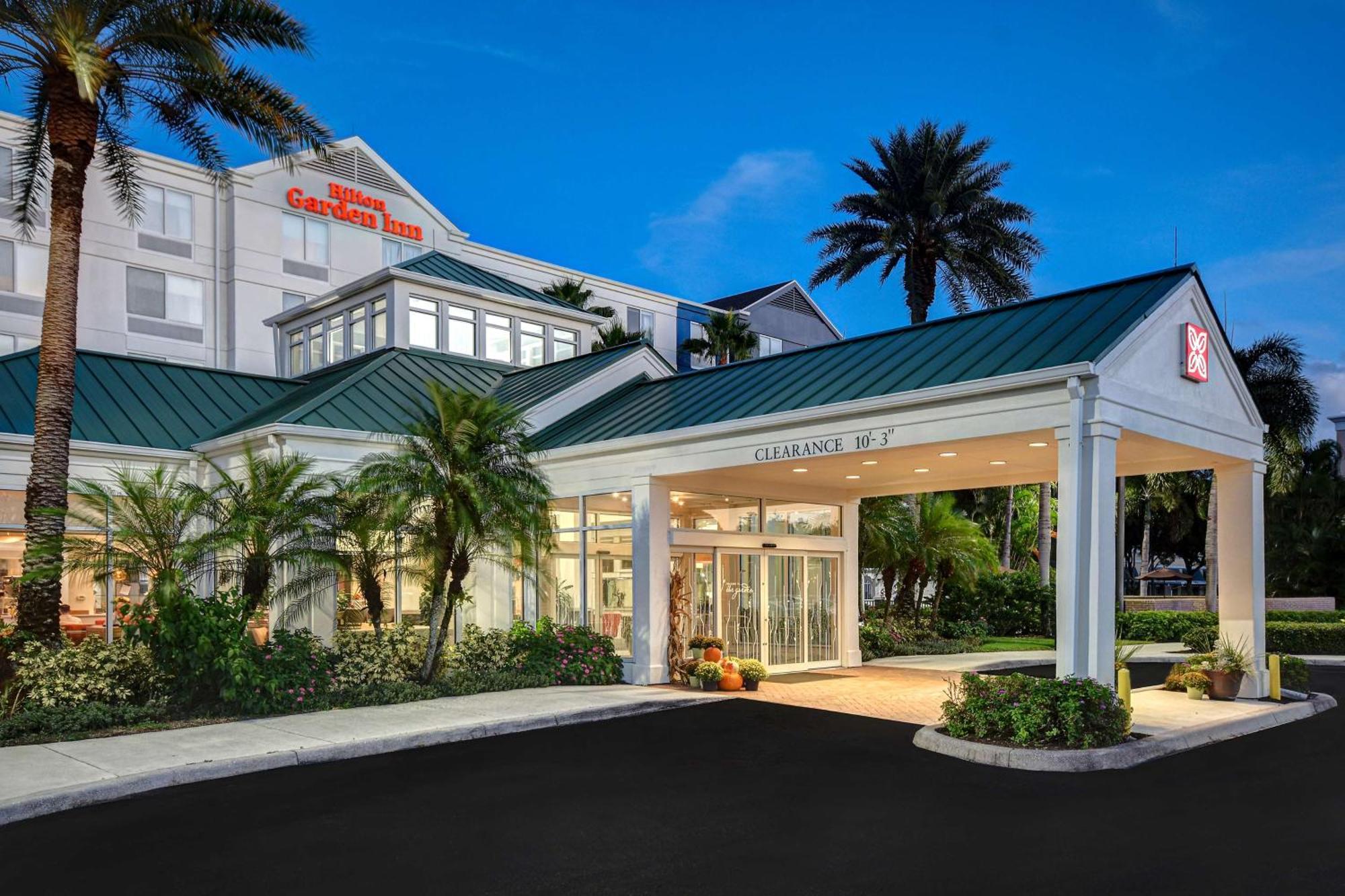 Hilton Garden Inn Fort Myers Exterior photo